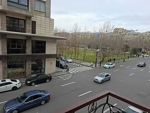 Satılır 3 otaqlı mənzil 86 m²