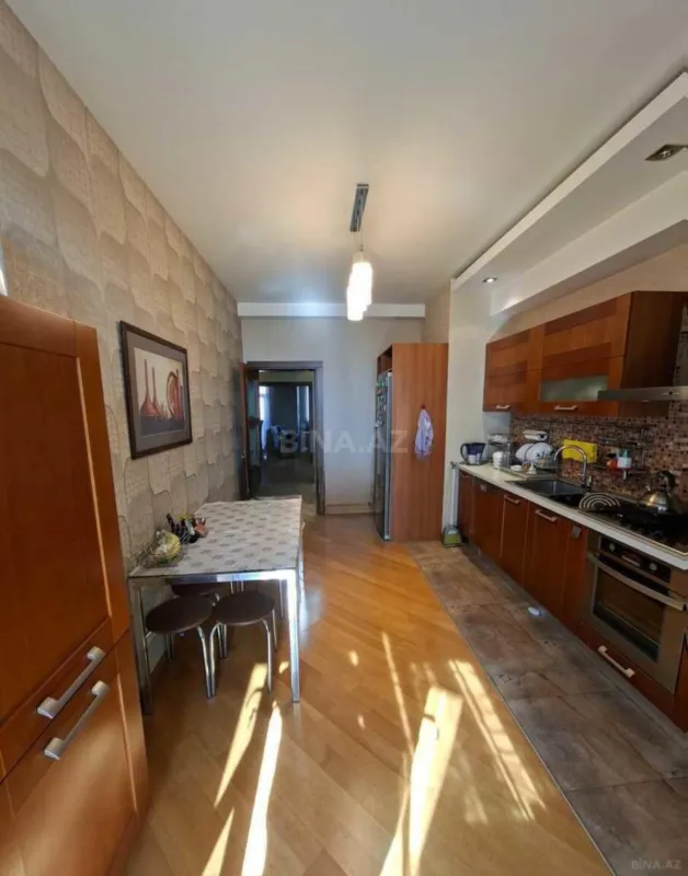 Satılır 4 otaqlı mənzil 159 m²