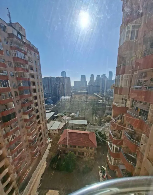 Satılır 4 otaqlı mənzil 159 m²