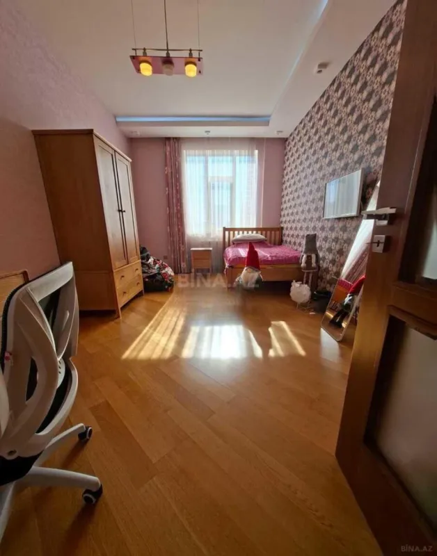 Satılır 4 otaqlı mənzil 159 m²