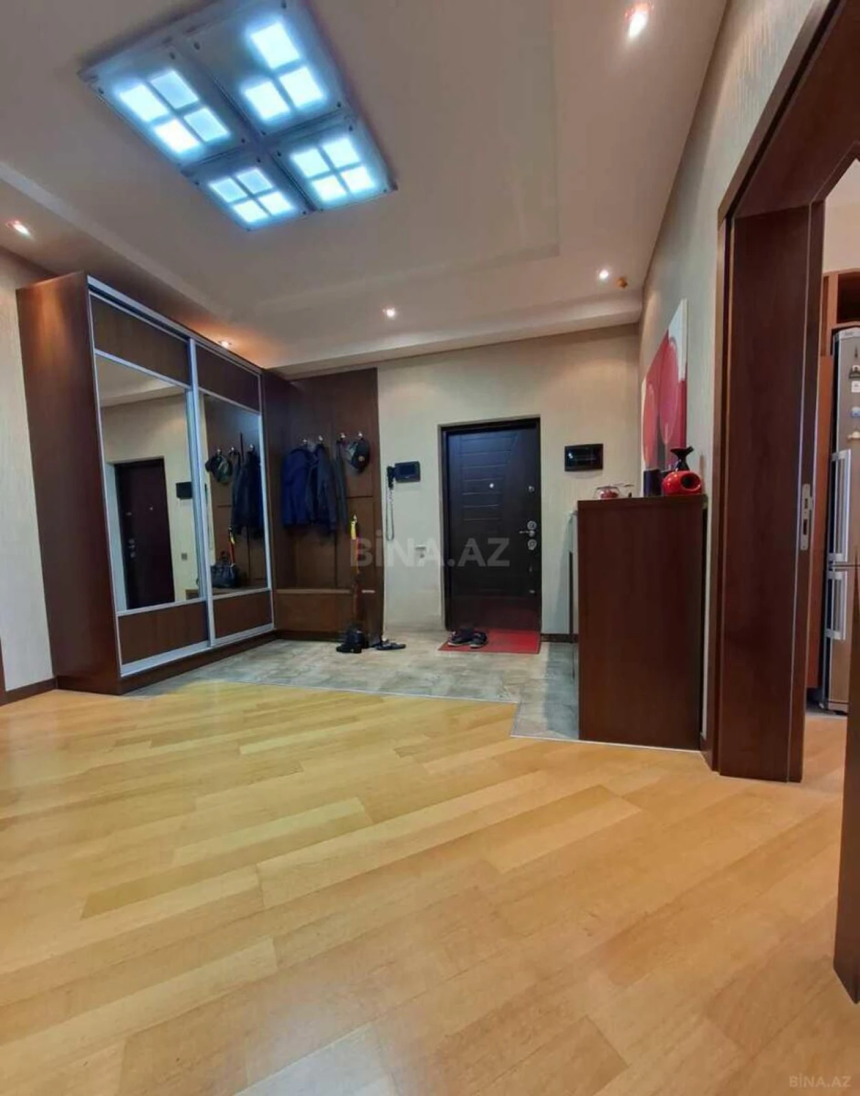Satılır 4 otaqlı mənzil 159 m²