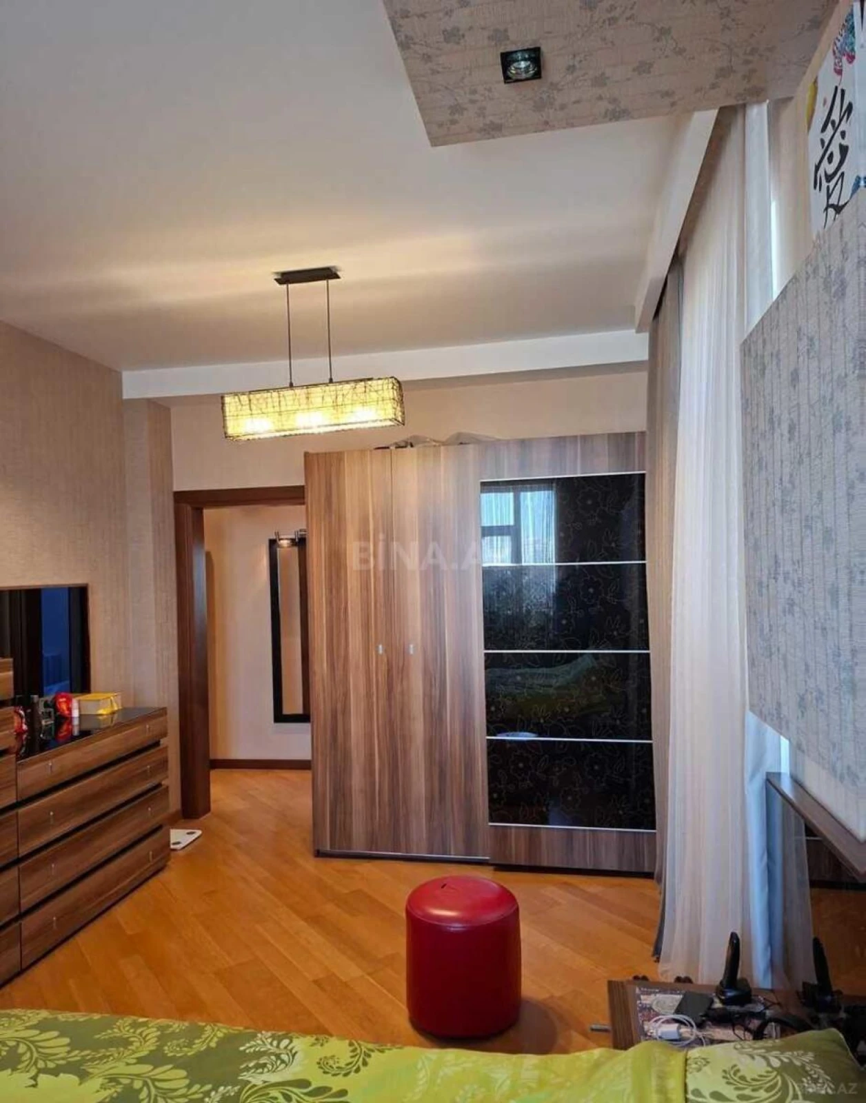 Satılır 4 otaqlı mənzil 159 m²