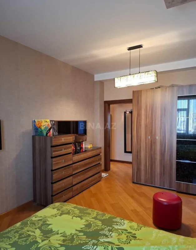 Satılır 4 otaqlı mənzil 159 m²