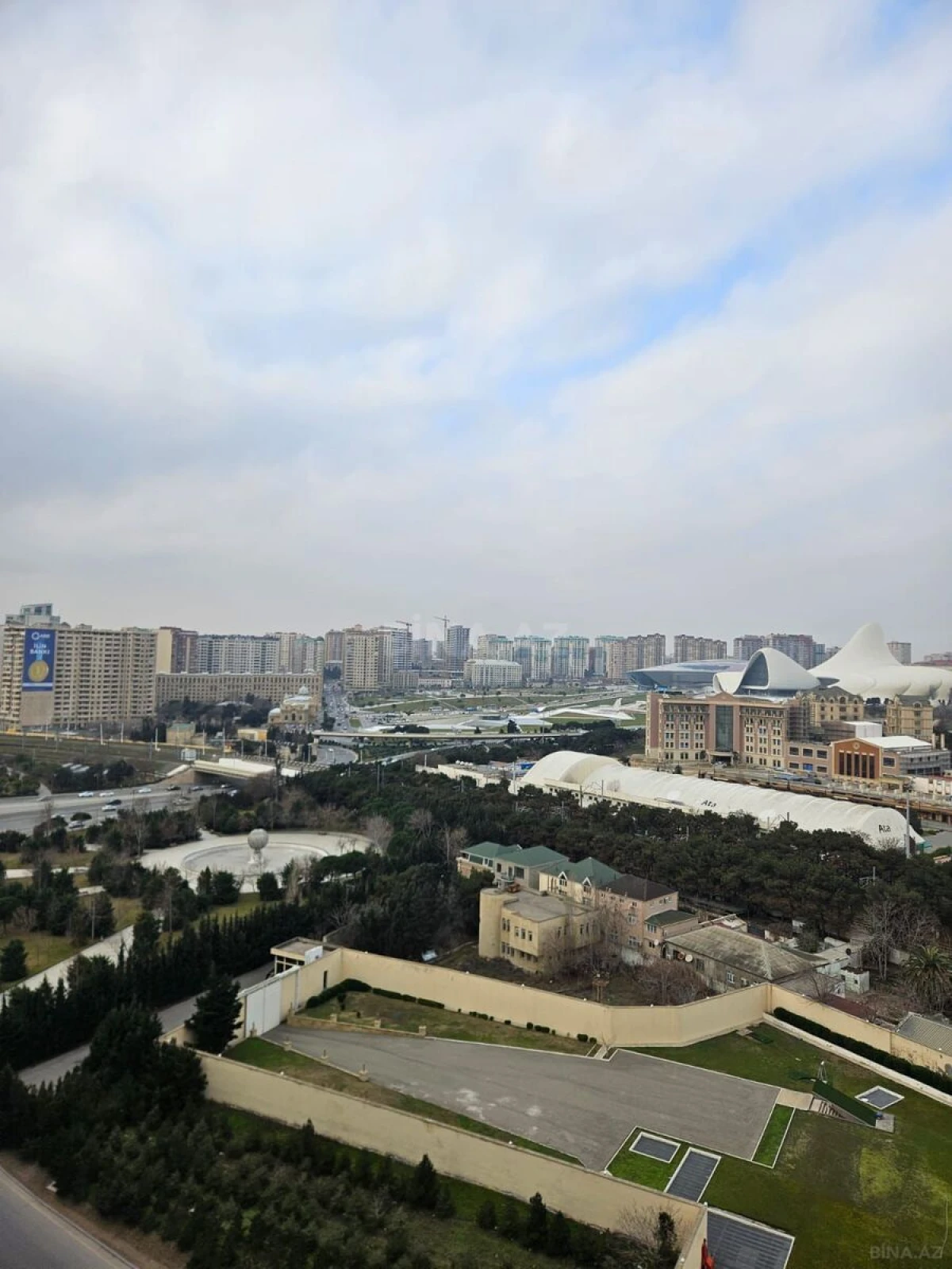 Satılır 3 otaqlı mənzil 129 m²