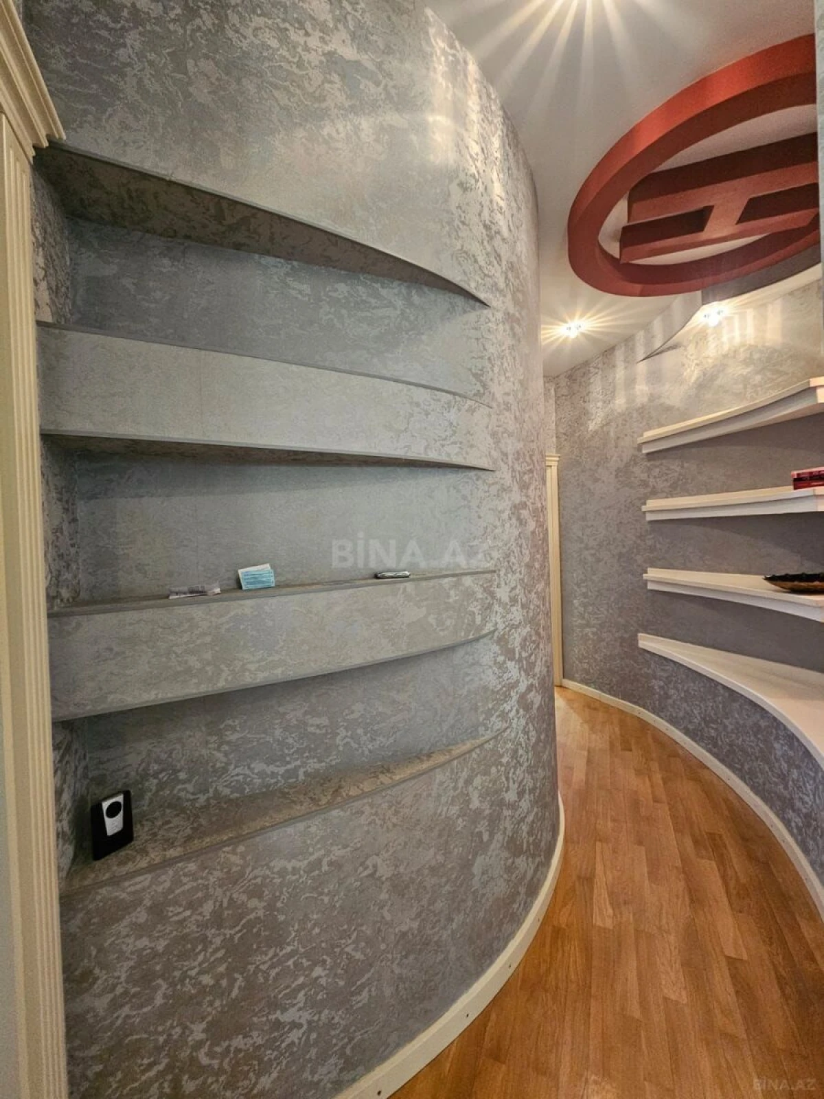 Satılır 3 otaqlı mənzil 129 m²