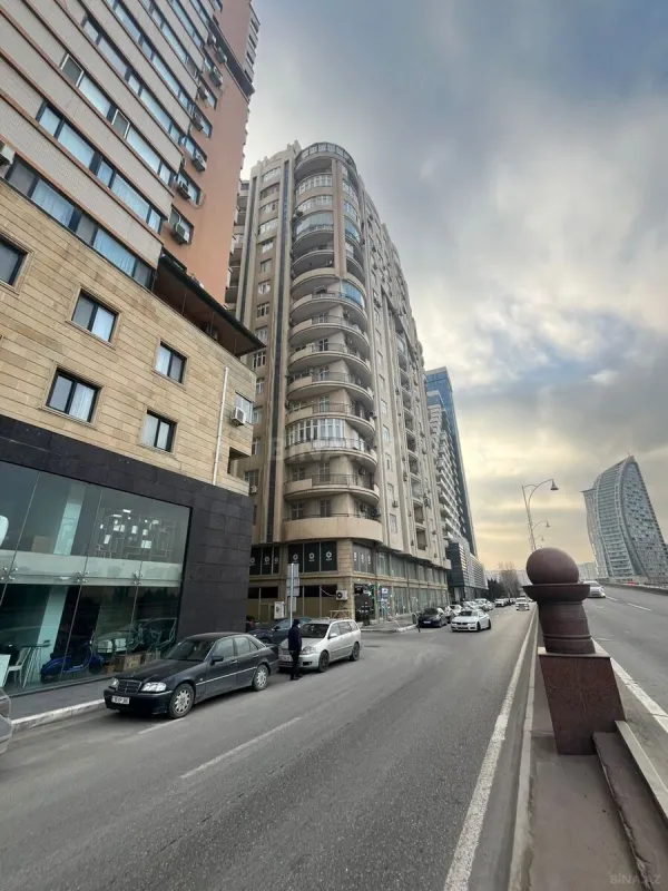 Satılır 3 otaqlı mənzil 129 m²