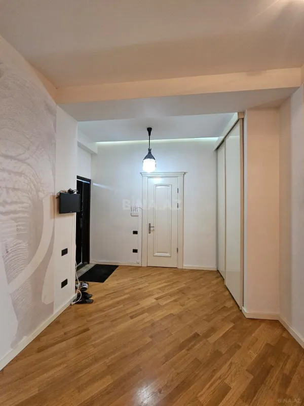 Satılır 3 otaqlı mənzil 129 m²