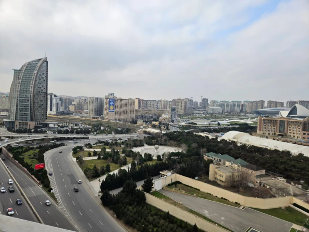 Satılır 3 otaqlı mənzil 129 m²