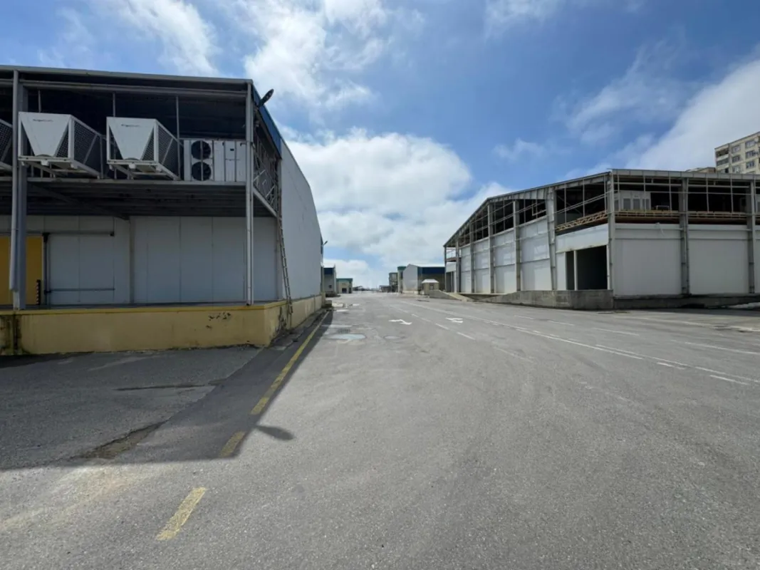 Satılır obyekt 600 m²