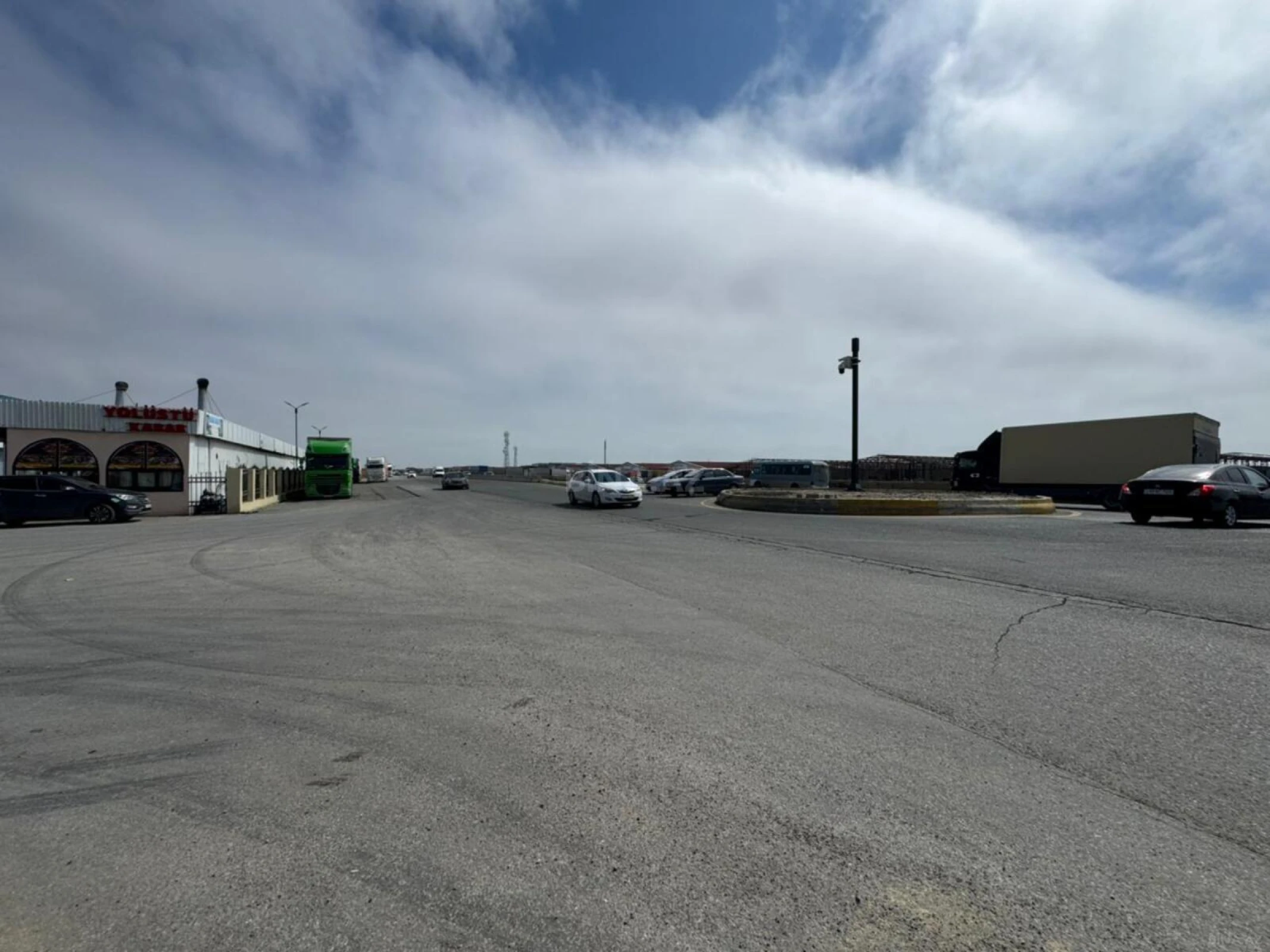 Satılır obyekt 600 m²