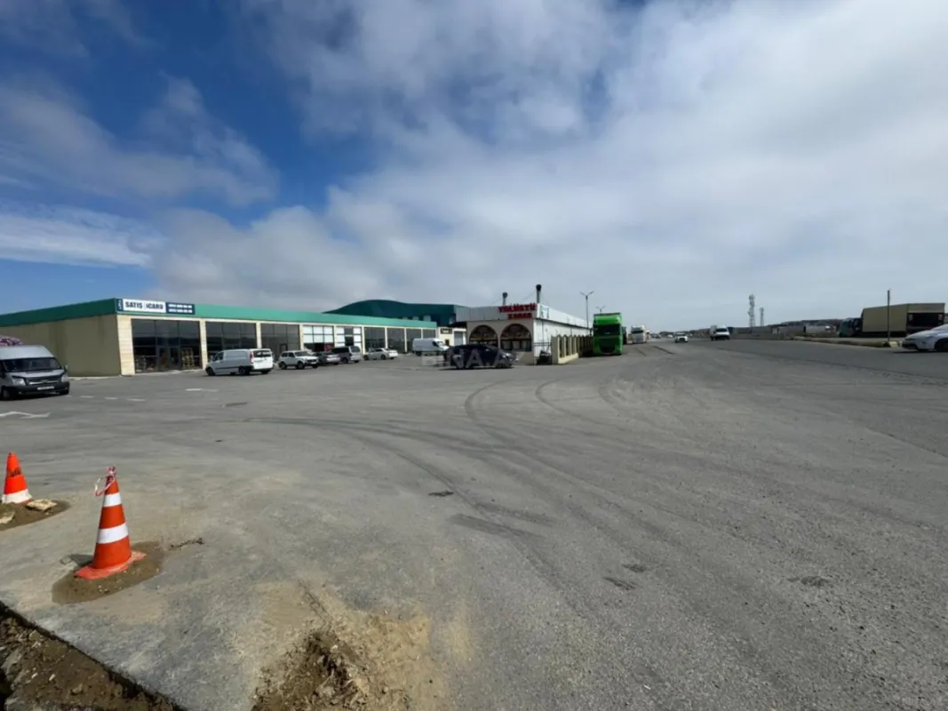 Satılır obyekt 600 m²