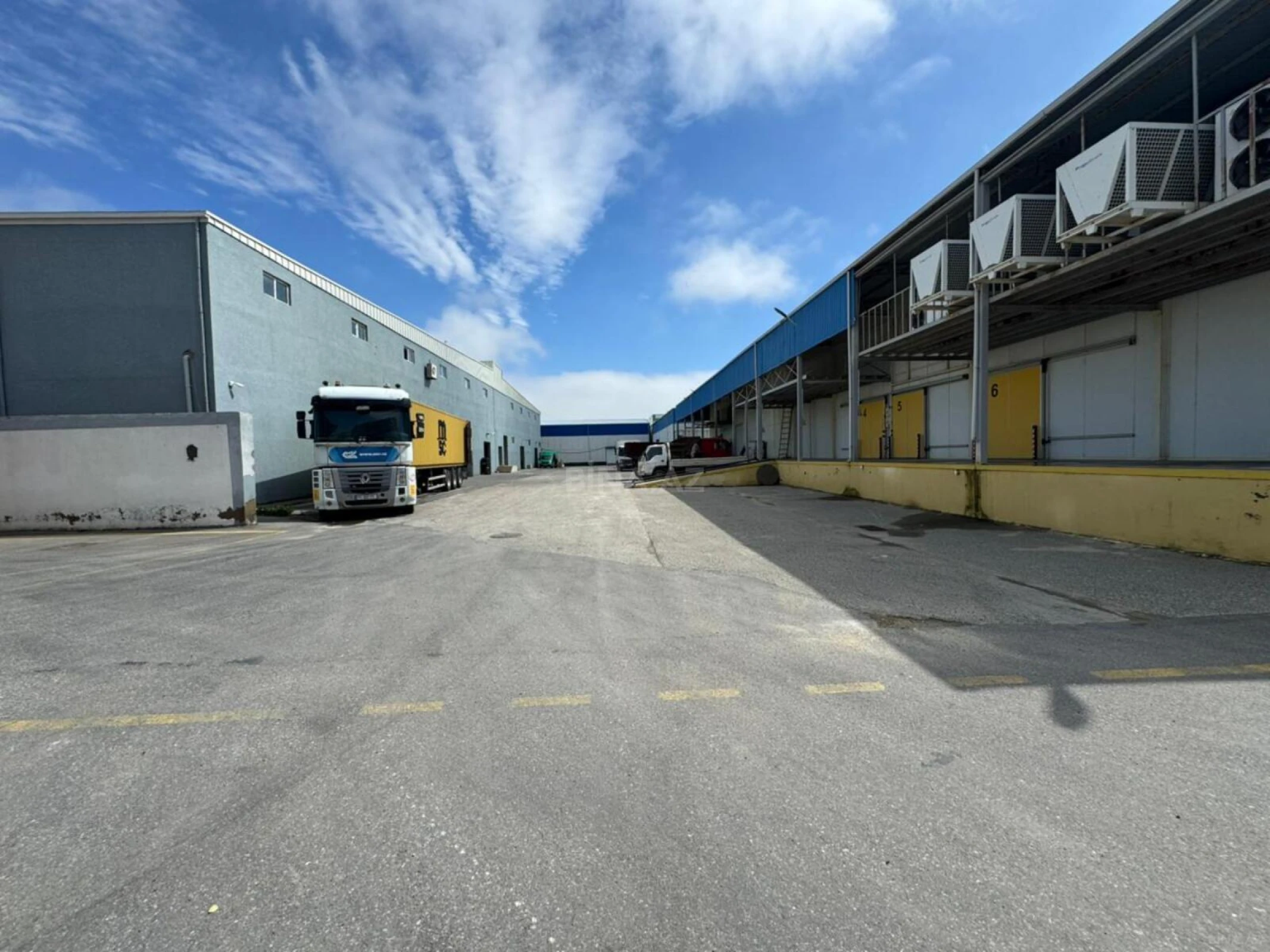 Satılır obyekt 600 m²