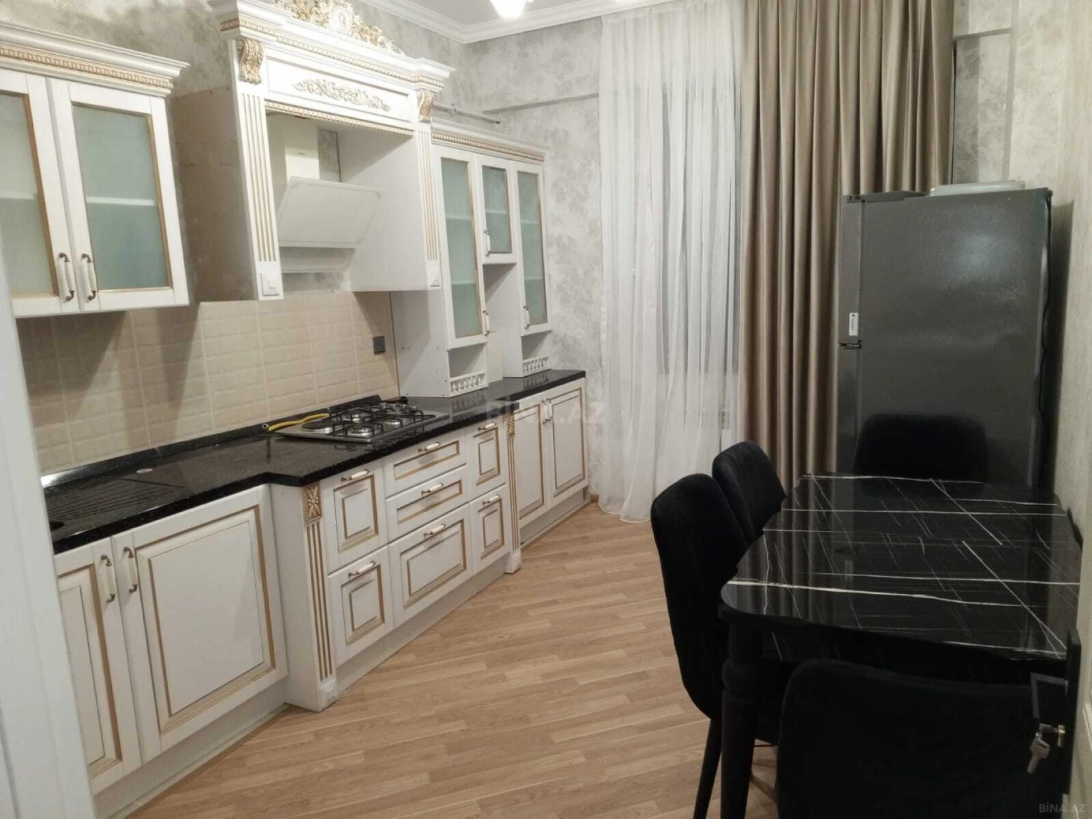 Kirayə verilir 3 otaqlı mənzil 120 m²