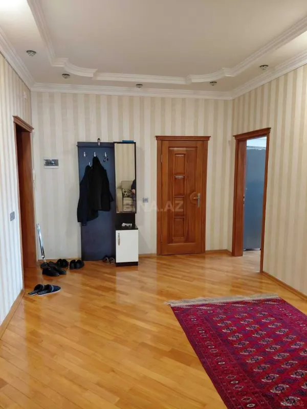 Satılır 3 otaqlı mənzil 152 m²
