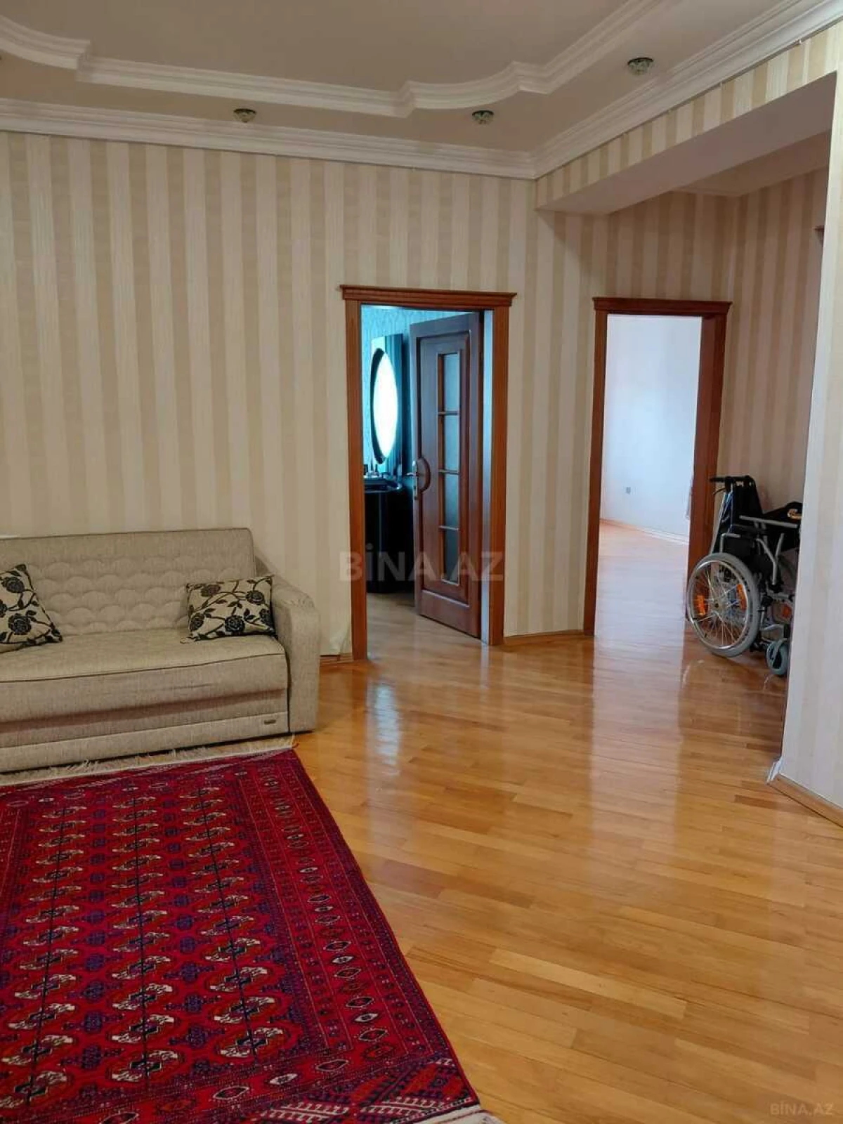 Satılır 3 otaqlı mənzil 152 m²