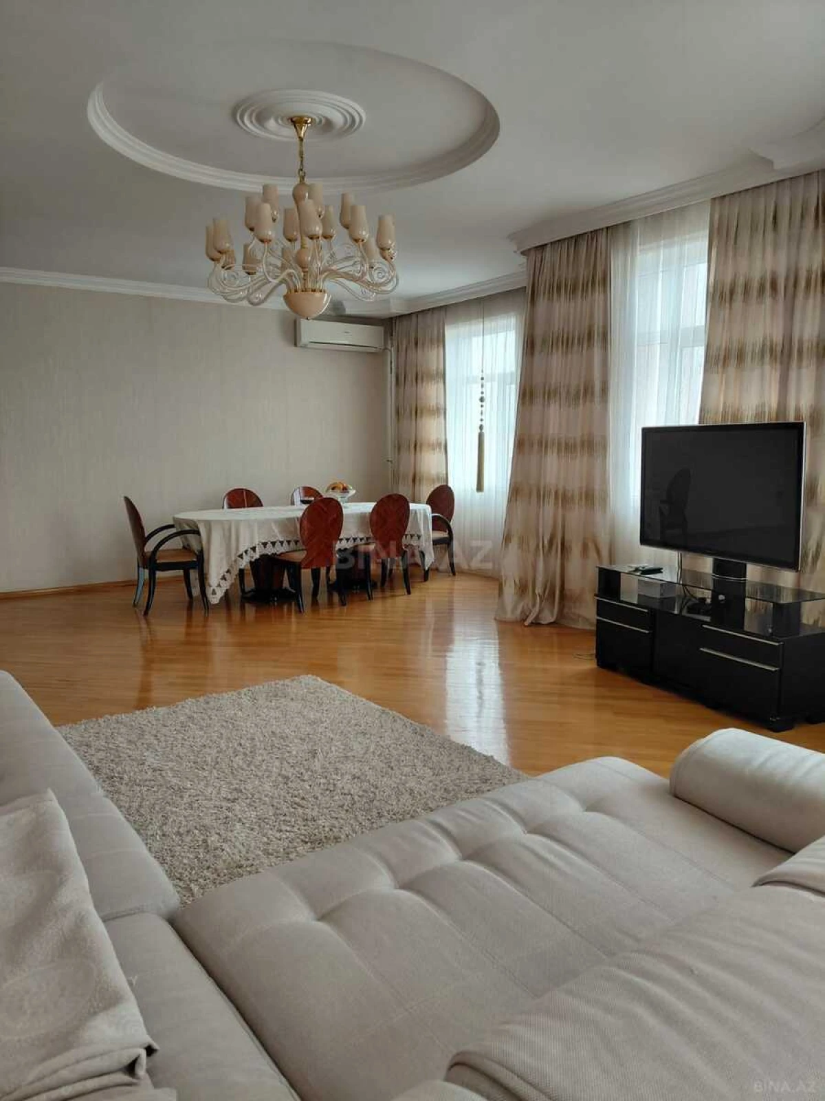 Satılır 3 otaqlı mənzil 152 m²