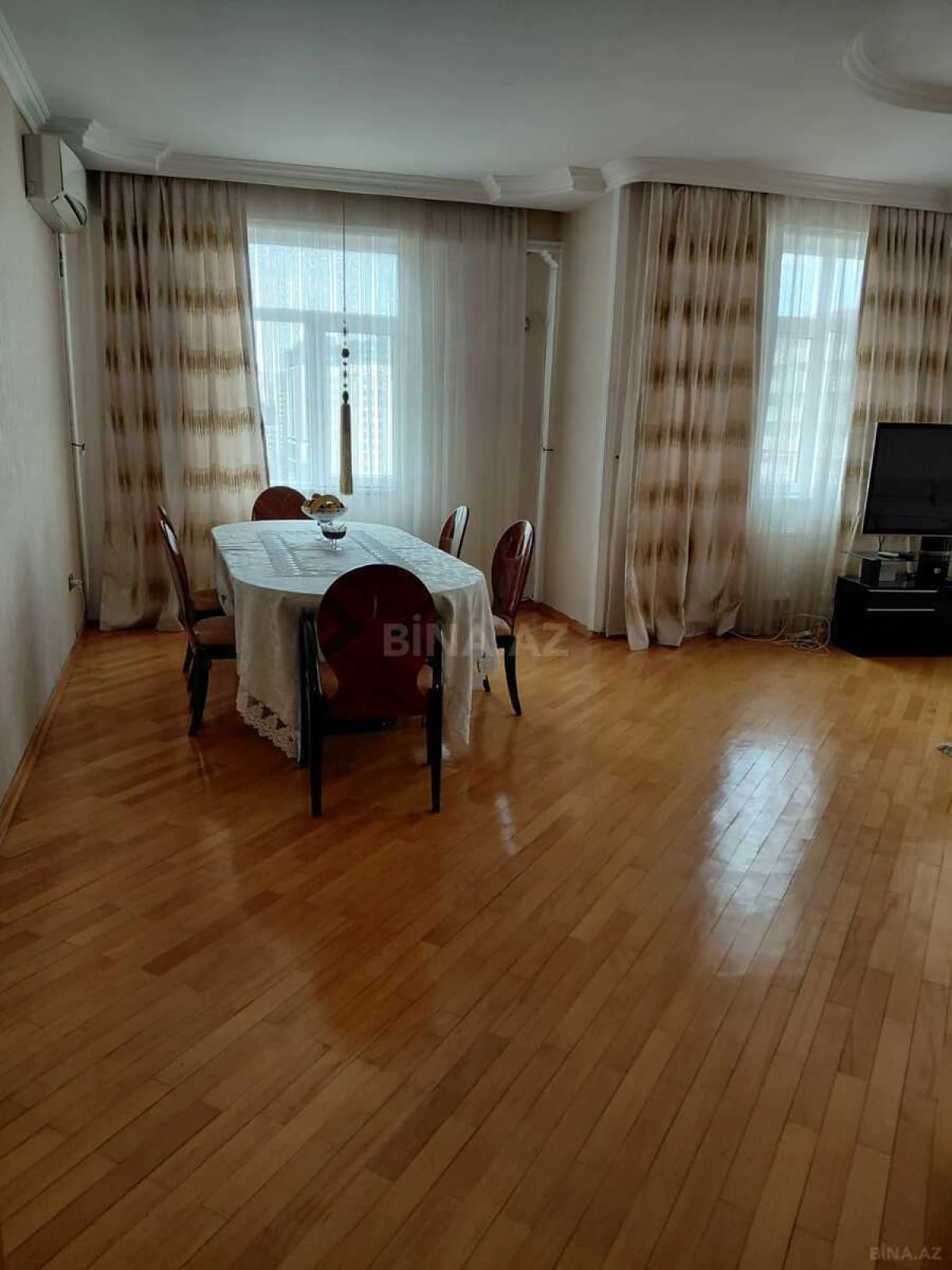 Satılır 3 otaqlı mənzil 152 m²