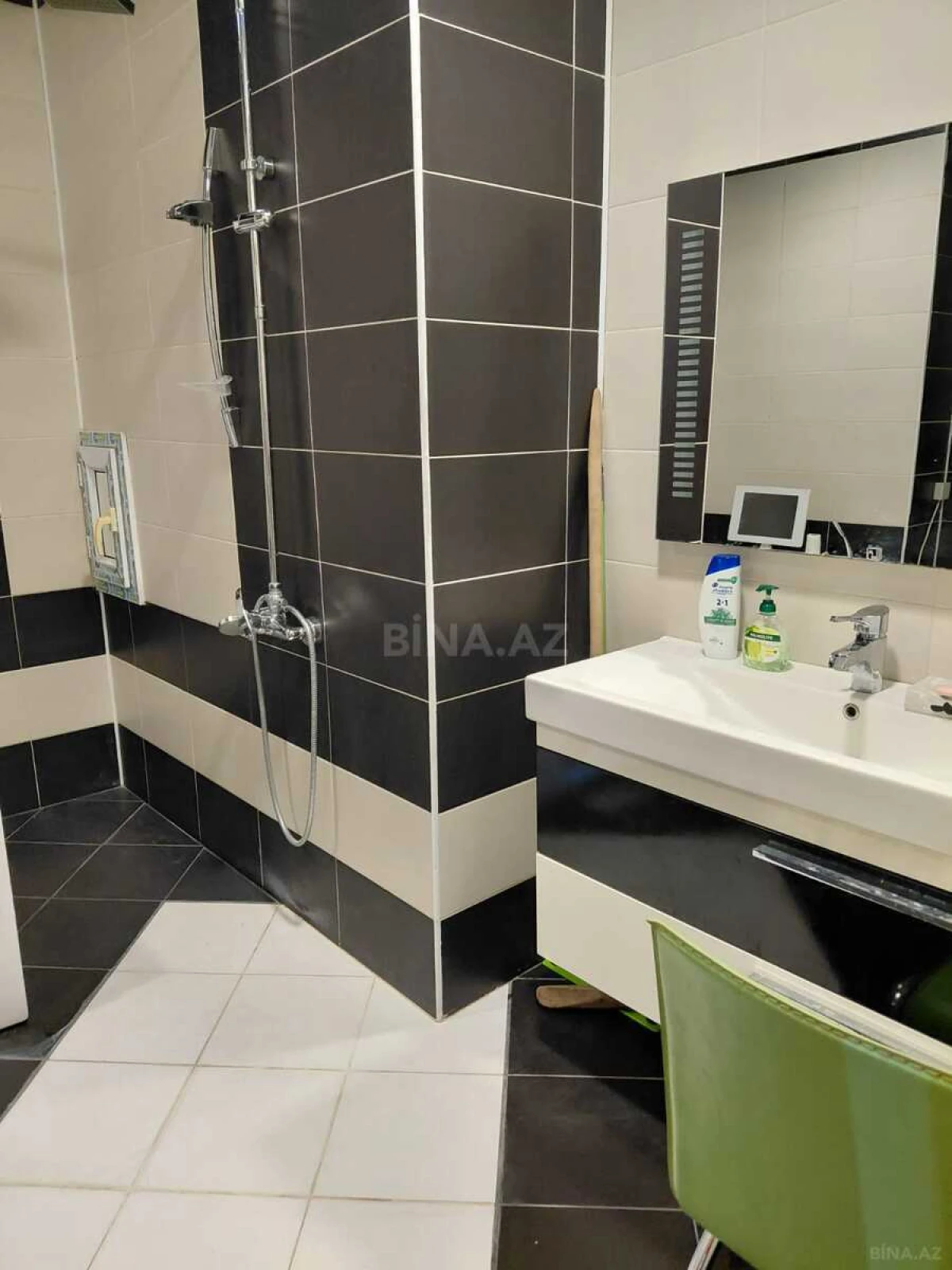 Satılır 3 otaqlı mənzil 152 m²