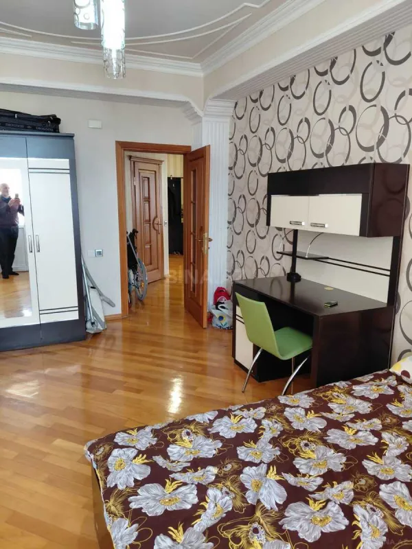 Satılır 3 otaqlı mənzil 152 m²