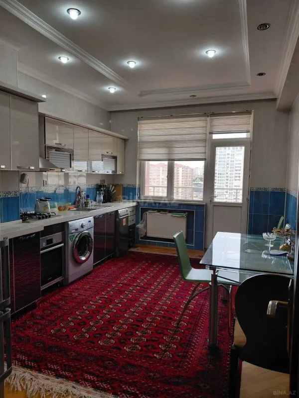Satılır 3 otaqlı mənzil 152 m²