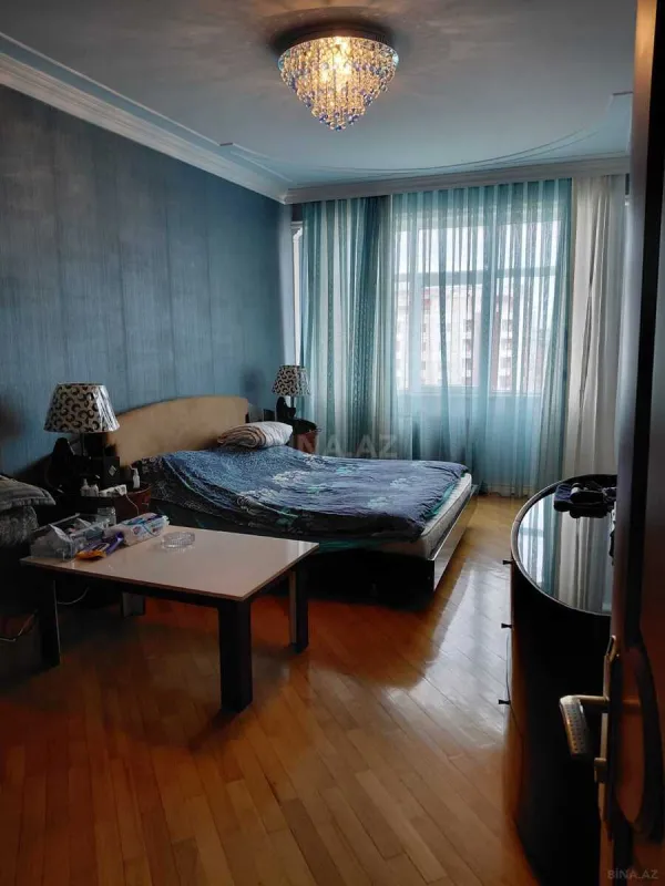 Satılır 3 otaqlı mənzil 152 m²