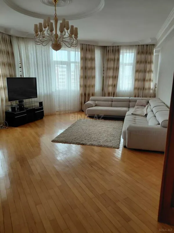 Satılır 3 otaqlı mənzil 152 m²