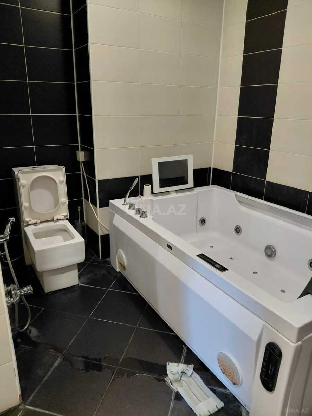 Satılır 3 otaqlı mənzil 152 m²