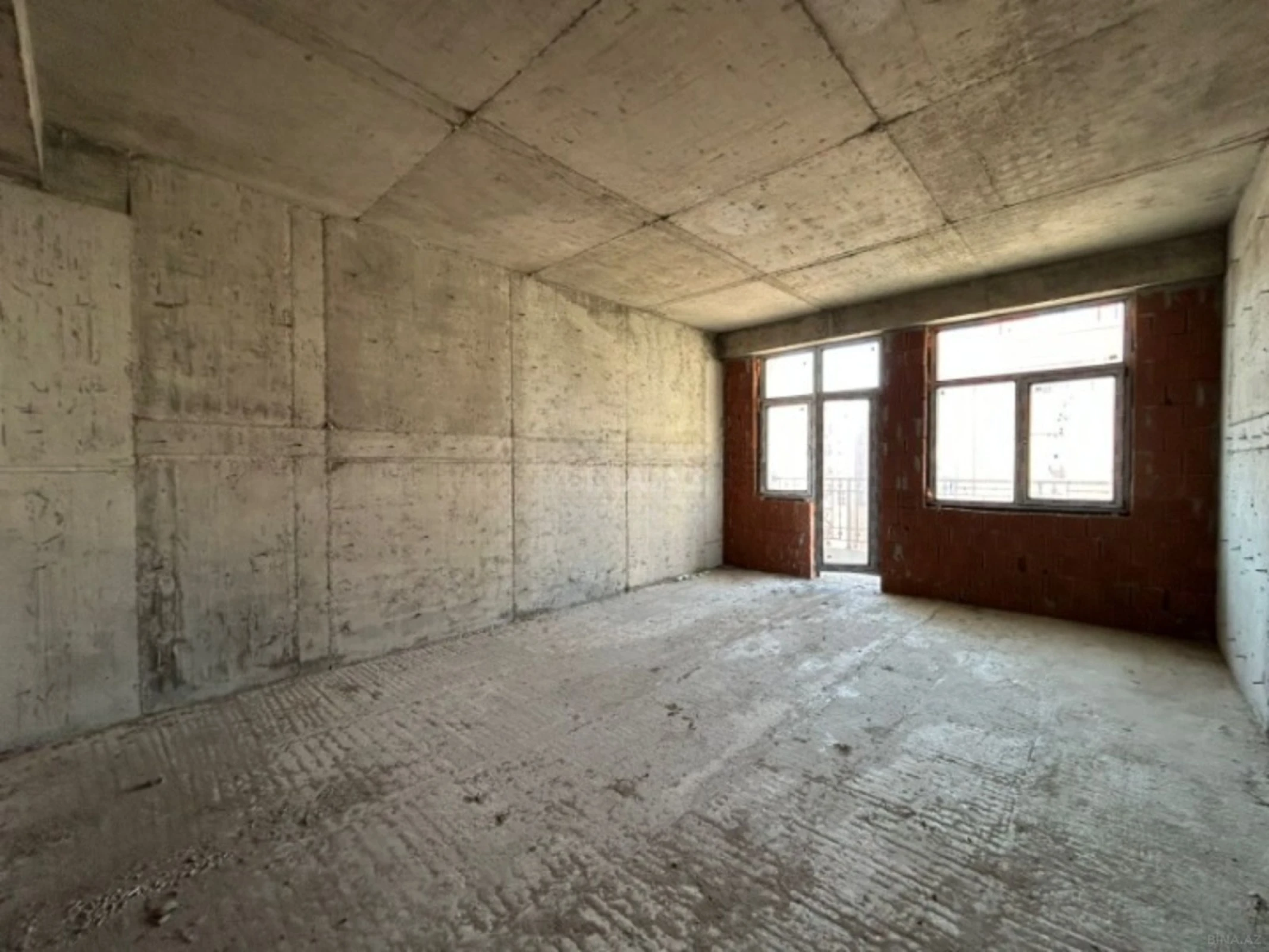 Satılır 3 otaqlı mənzil 148 m²