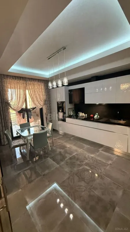 Satılır 3 otaqlı mənzil 151 m²