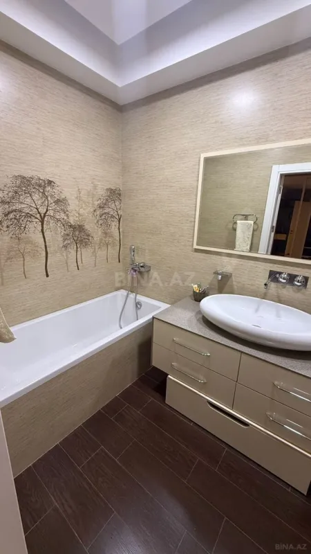 Satılır 3 otaqlı mənzil 151 m²