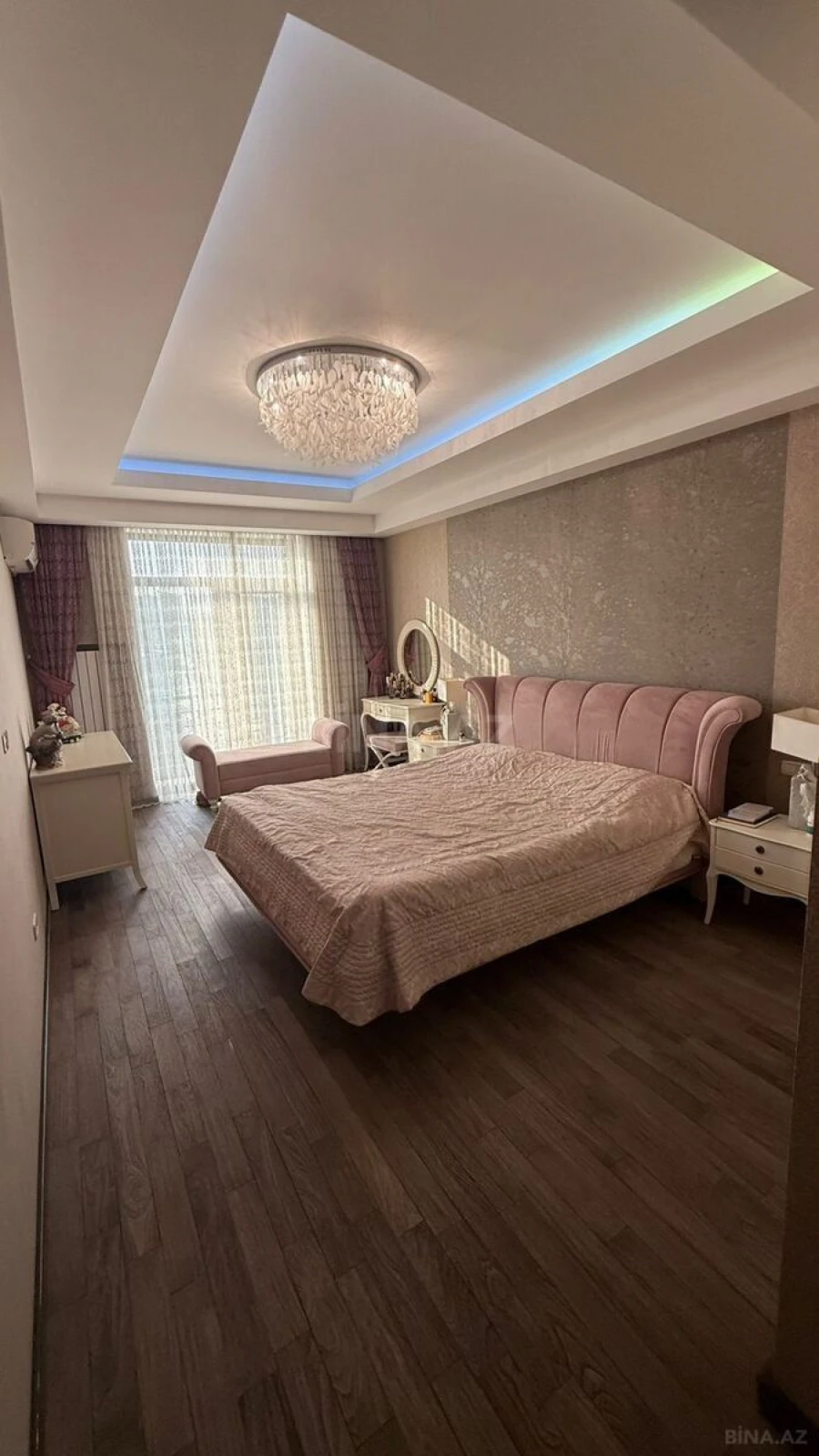 Satılır 3 otaqlı mənzil 151 m²
