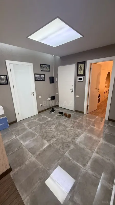 Satılır 3 otaqlı mənzil 151 m²