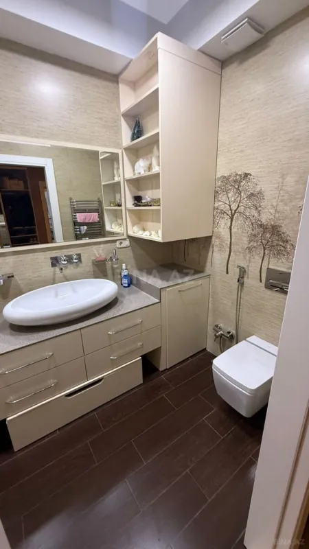 Satılır 3 otaqlı mənzil 151 m²