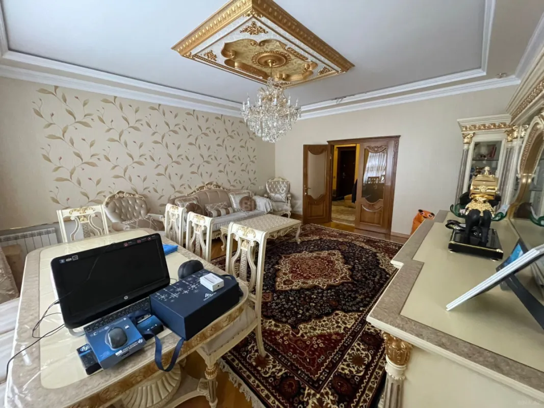 Satılır 3 otaqlı mənzil 135 m²