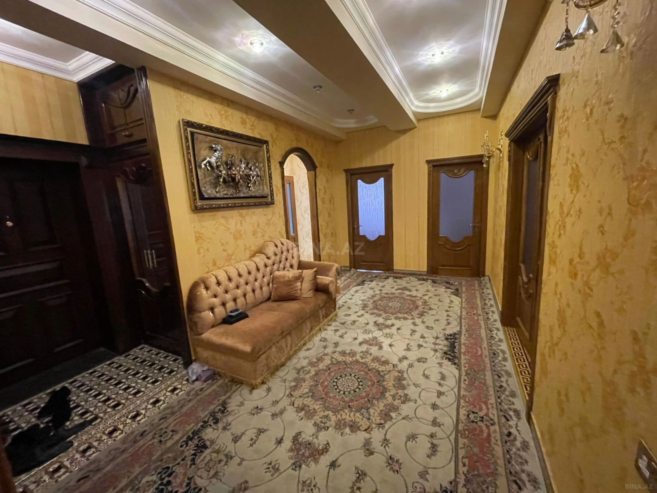 Satılır 3 otaqlı mənzil 135 m²