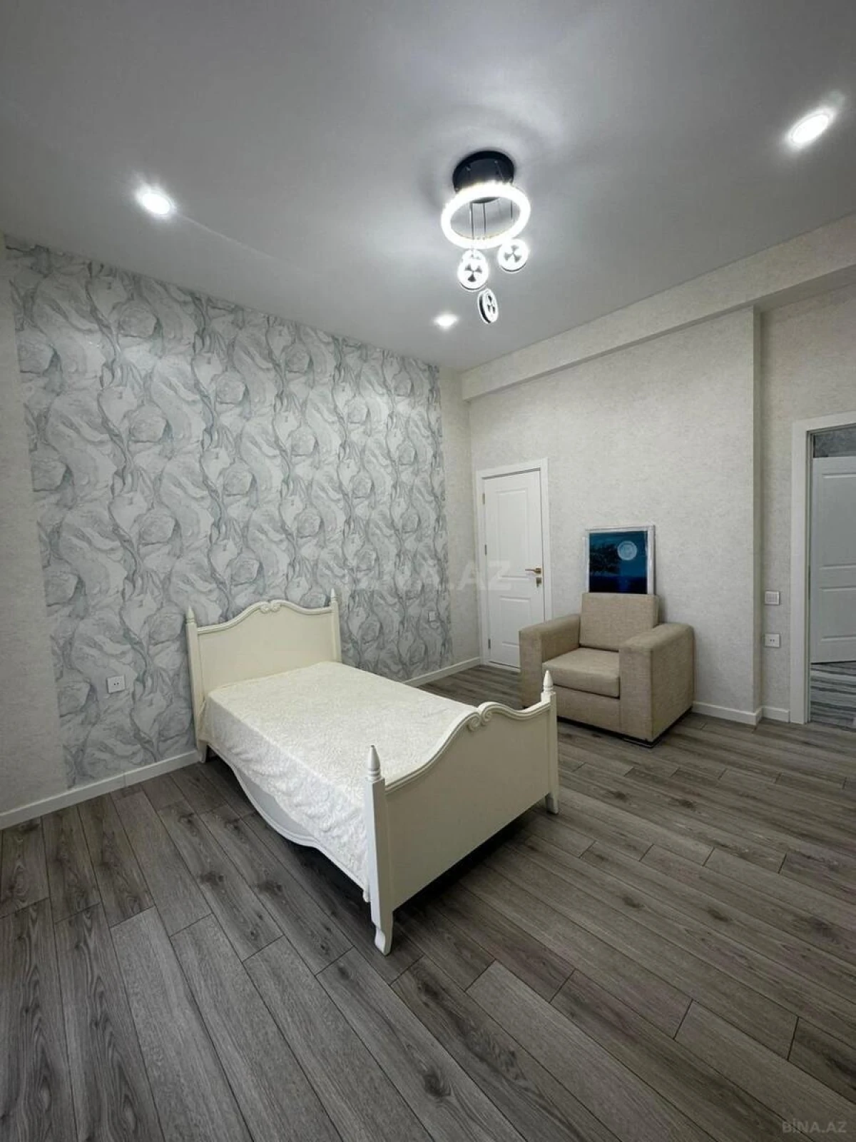 Kirayə verilir 4 otaqlı mənzil 170 m²