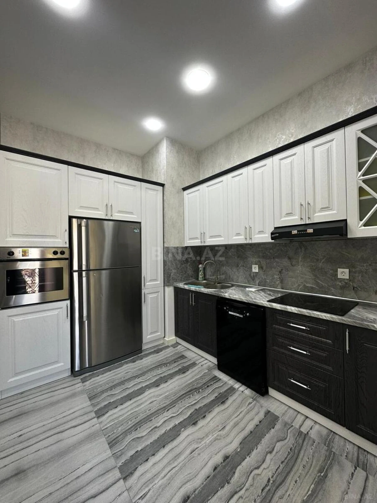 Kirayə verilir 4 otaqlı mənzil 170 m²