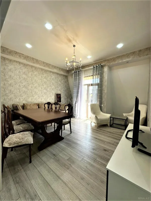 Kirayə verilir 4 otaqlı mənzil 170 m²