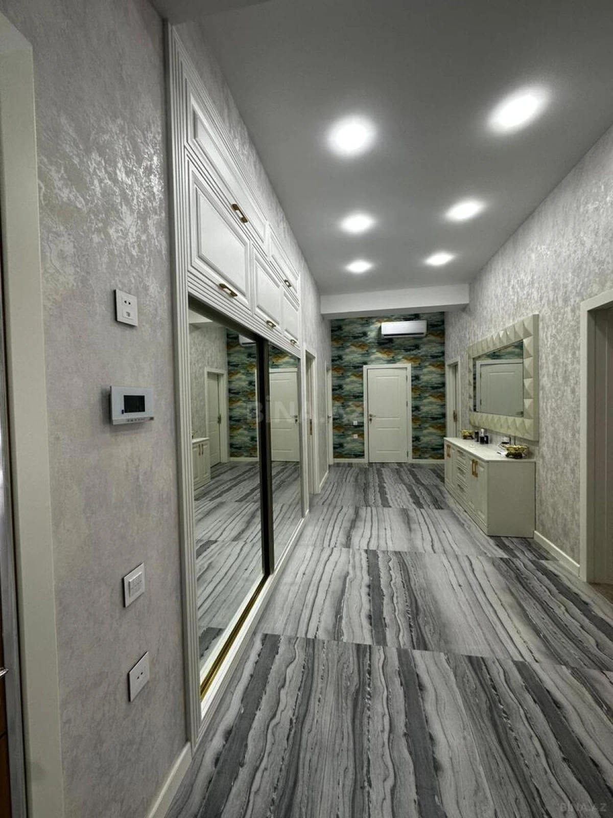 Kirayə verilir 4 otaqlı mənzil 170 m²