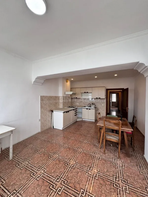 Satılır 3 otaqlı mənzil 135 m²