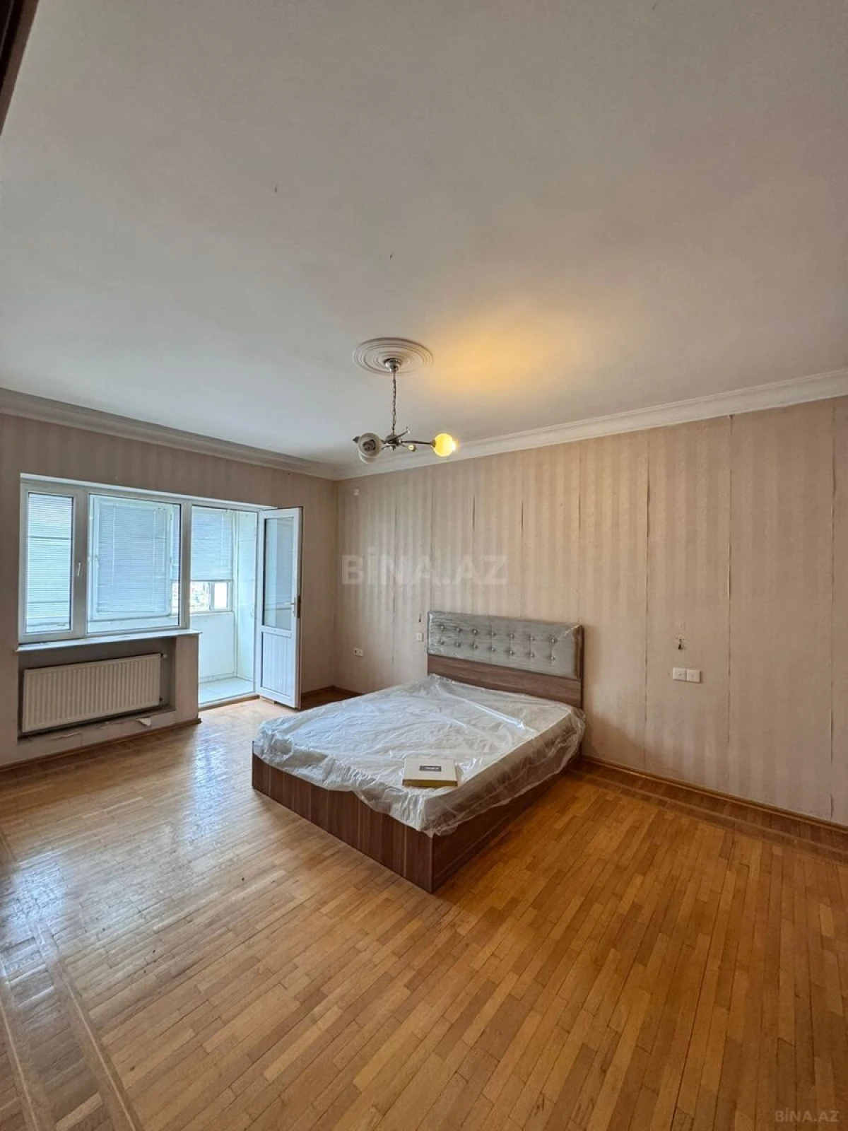 Satılır 3 otaqlı mənzil 135 m²