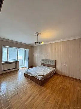 Satılır 3 otaqlı mənzil 135 m²
