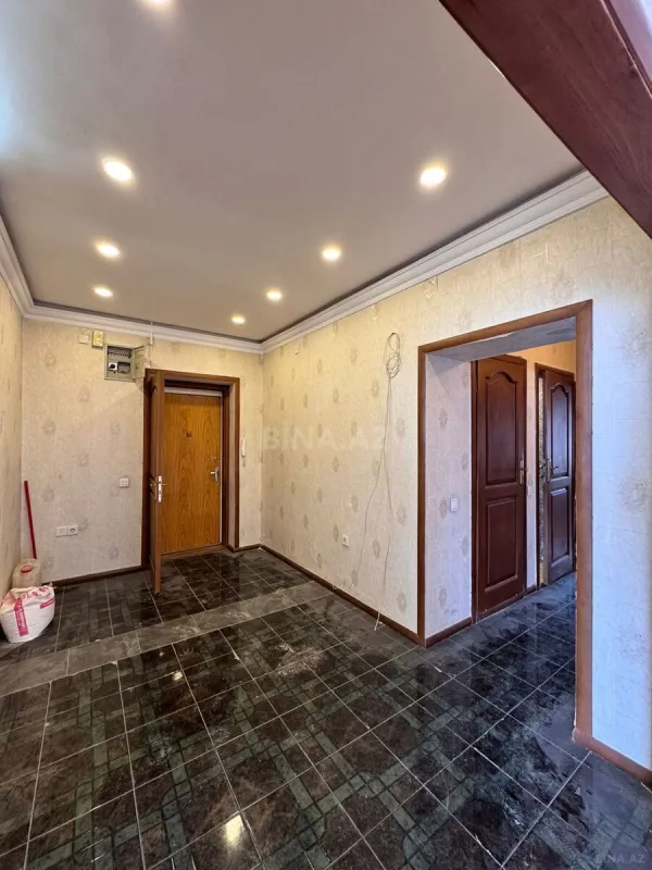 Satılır 3 otaqlı mənzil 135 m²