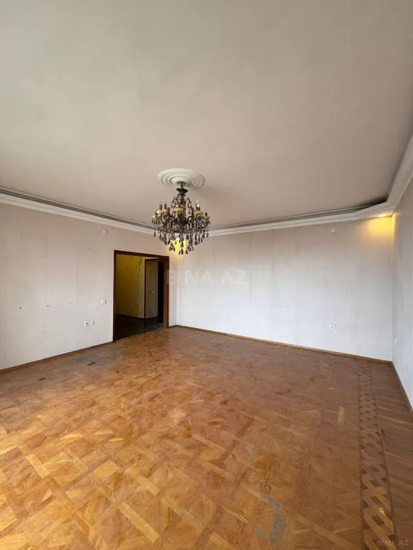 Satılır 3 otaqlı mənzil 135 m²