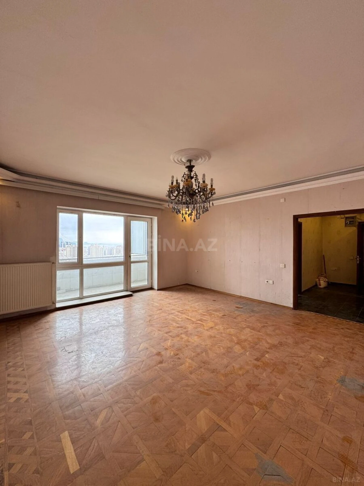 Satılır 3 otaqlı mənzil 135 m²