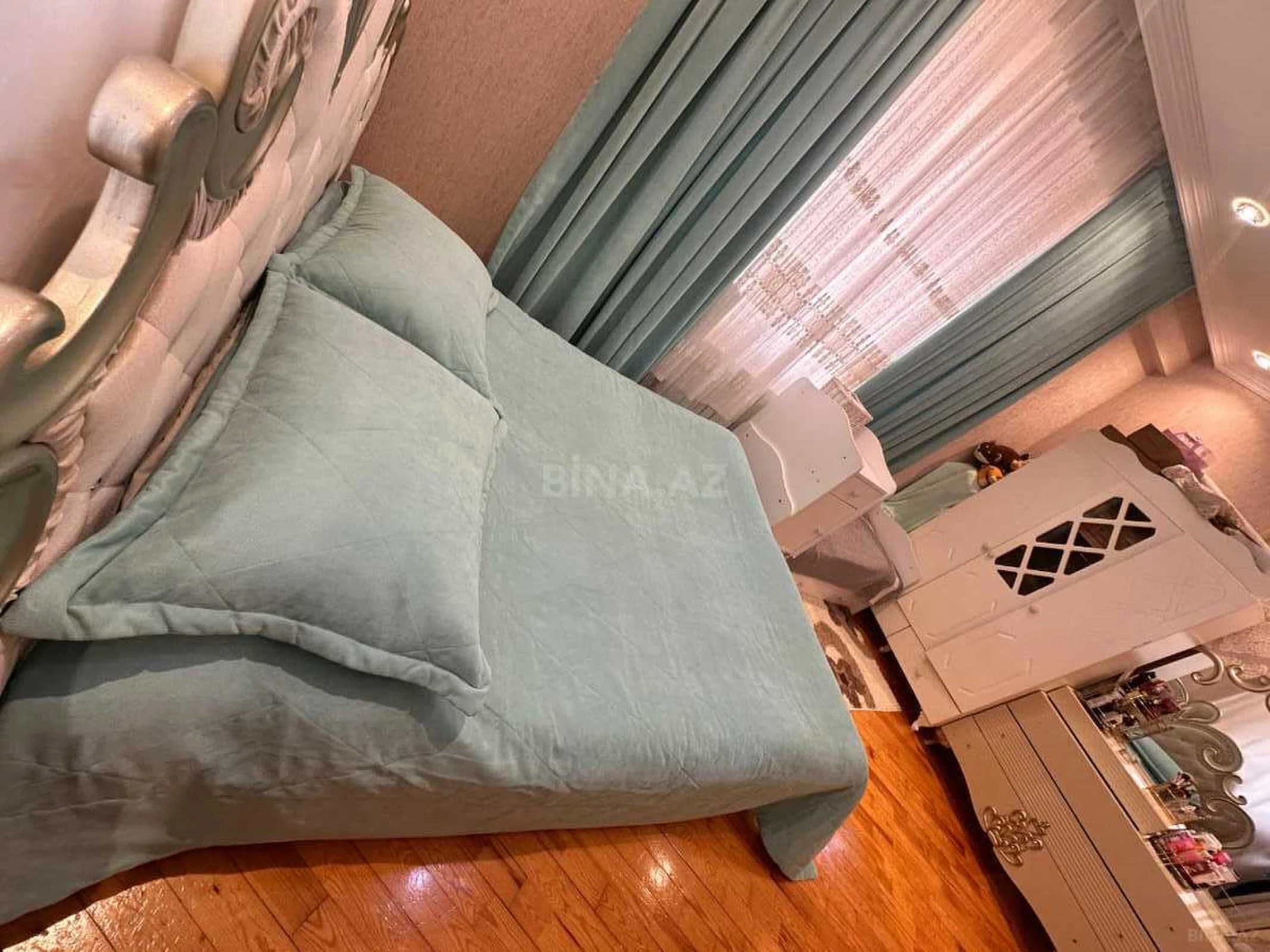 Satılır 2 otaqlı mənzil 78 m²