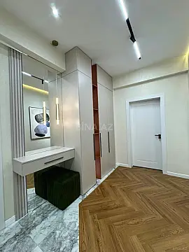 Satılır 2 otaqlı mənzil 81 m²