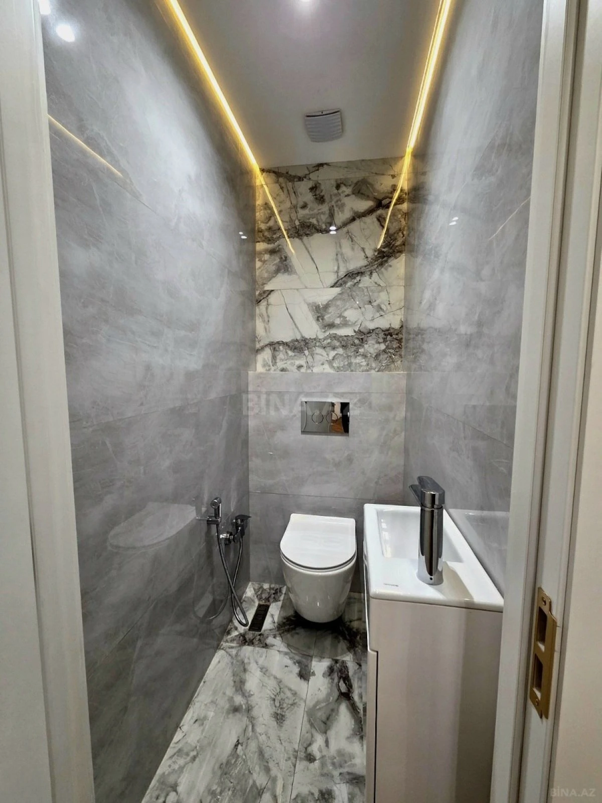 Satılır 2 otaqlı mənzil 81 m²