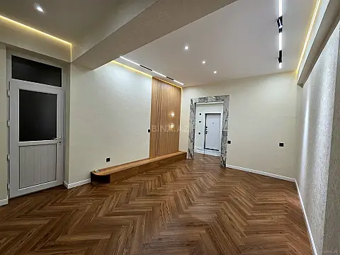 Satılır 2 otaqlı mənzil 81 m²