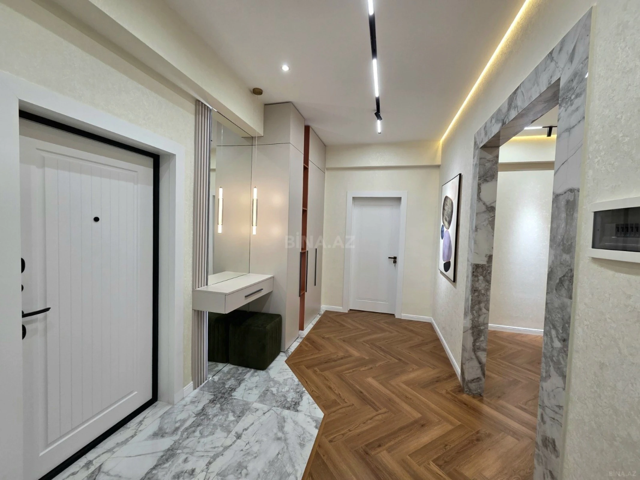 Satılır 2 otaqlı mənzil 81 m²